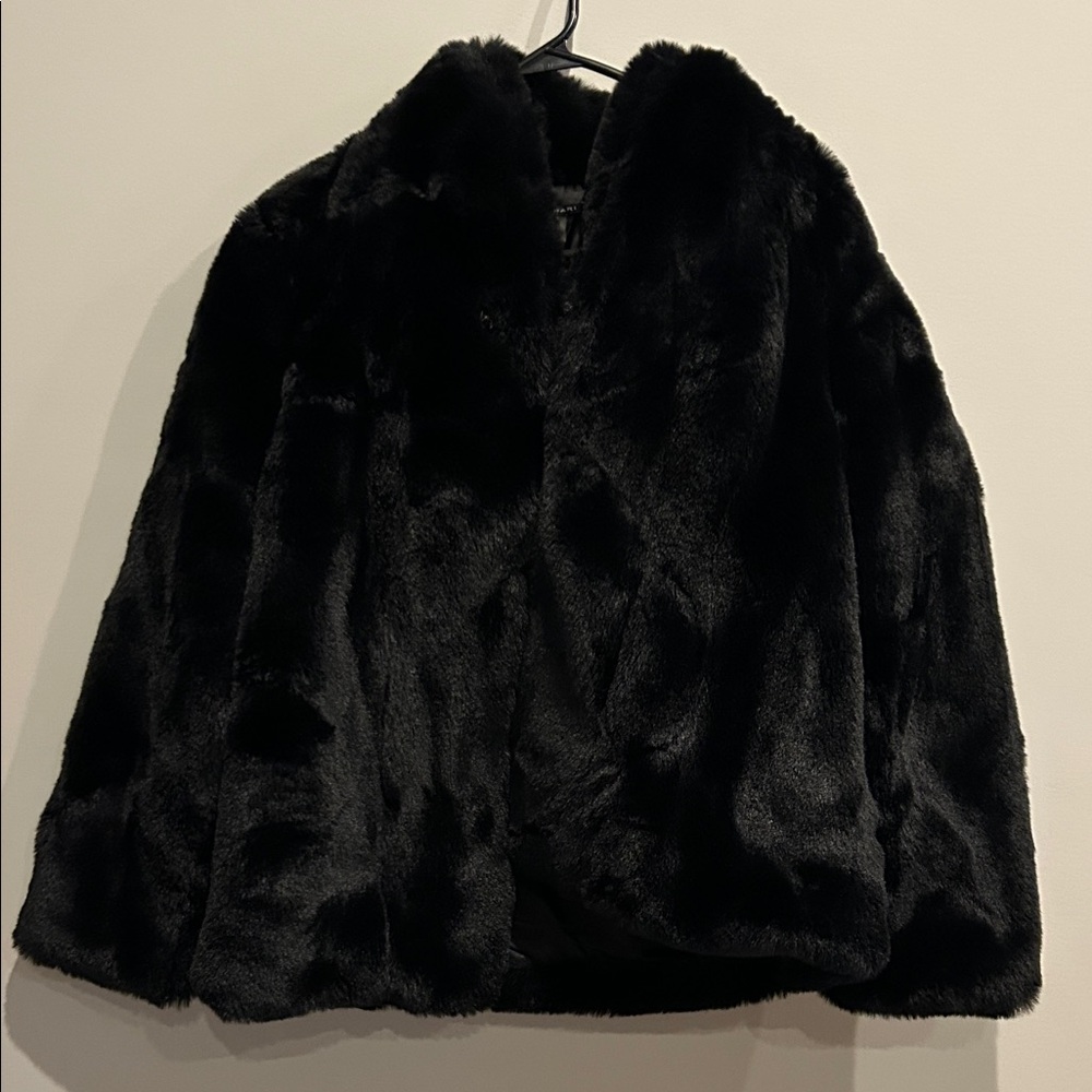 T Tahari Black Faux Fur Coat - Luxe Evening Outerwear